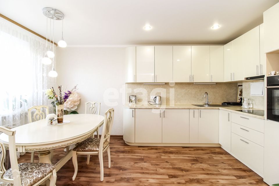 Продаётся 2-комнатная квартира, 89.6 м²