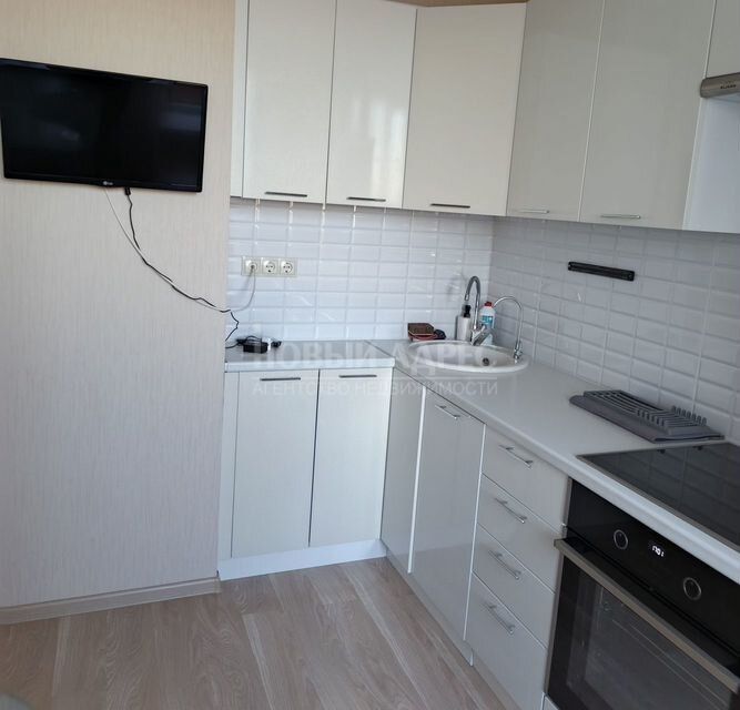 Продаётся 1-комнатная квартира, 42 м²