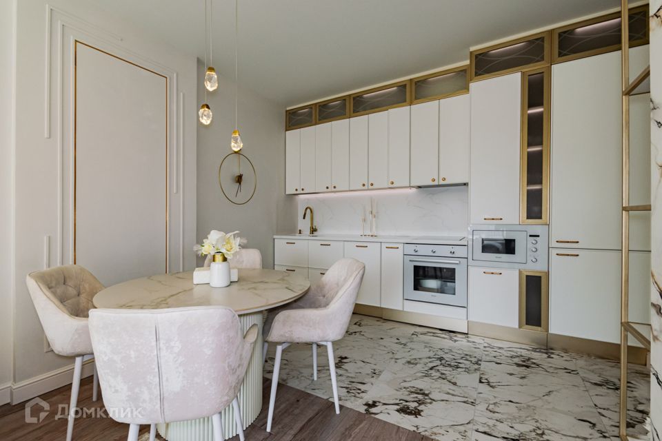 Продаётся 3-комнатная квартира, 120 м²