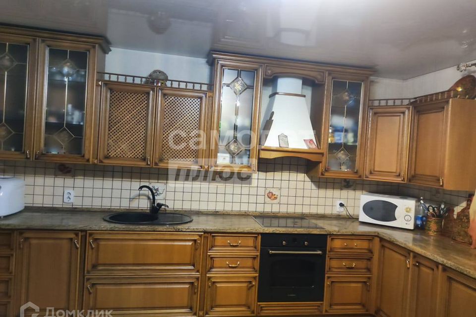 Продаётся 4-комнатная квартира, 149.2 м²
