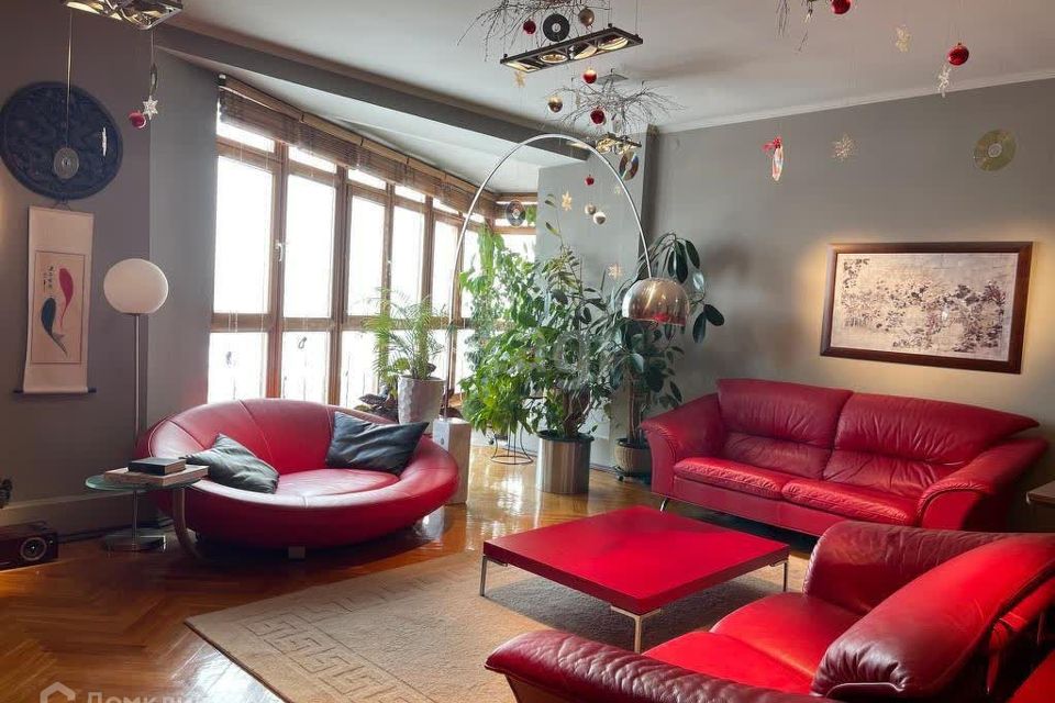 Продаётся 5-комнатная квартира, 198 м²