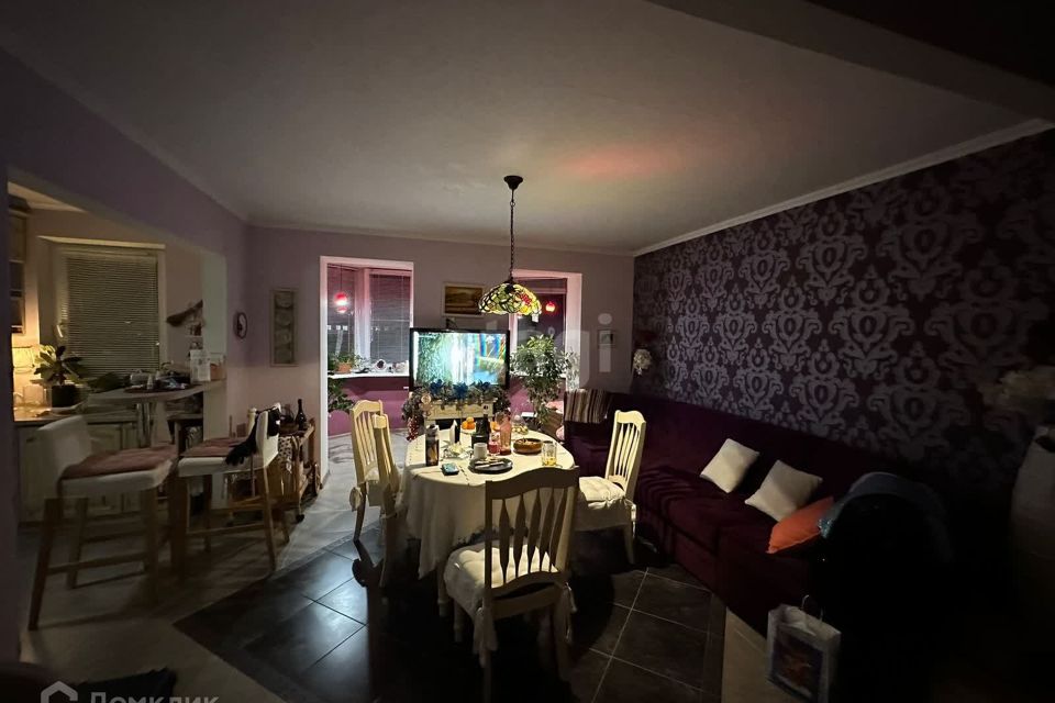 Продаётся 3-комнатная квартира, 100 м²