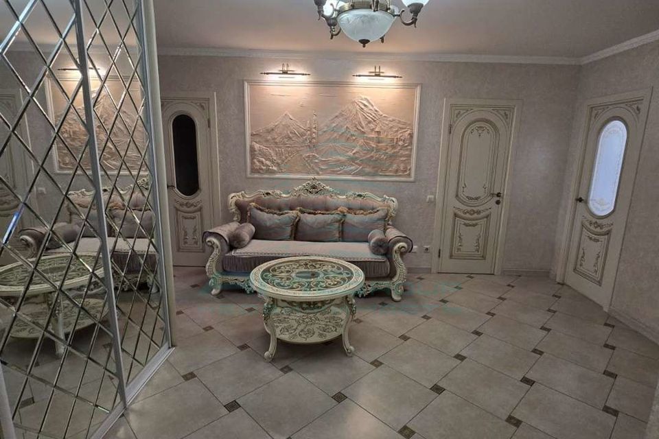 Продаётся 4-комнатная квартира, 117 м²