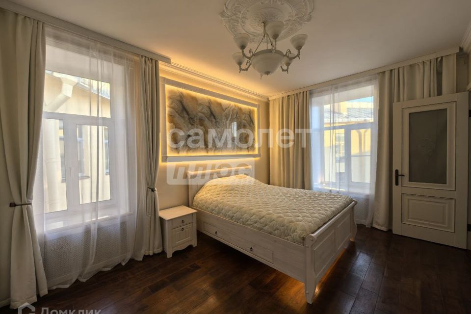 Продаётся 3-комнатная квартира, 126 м²