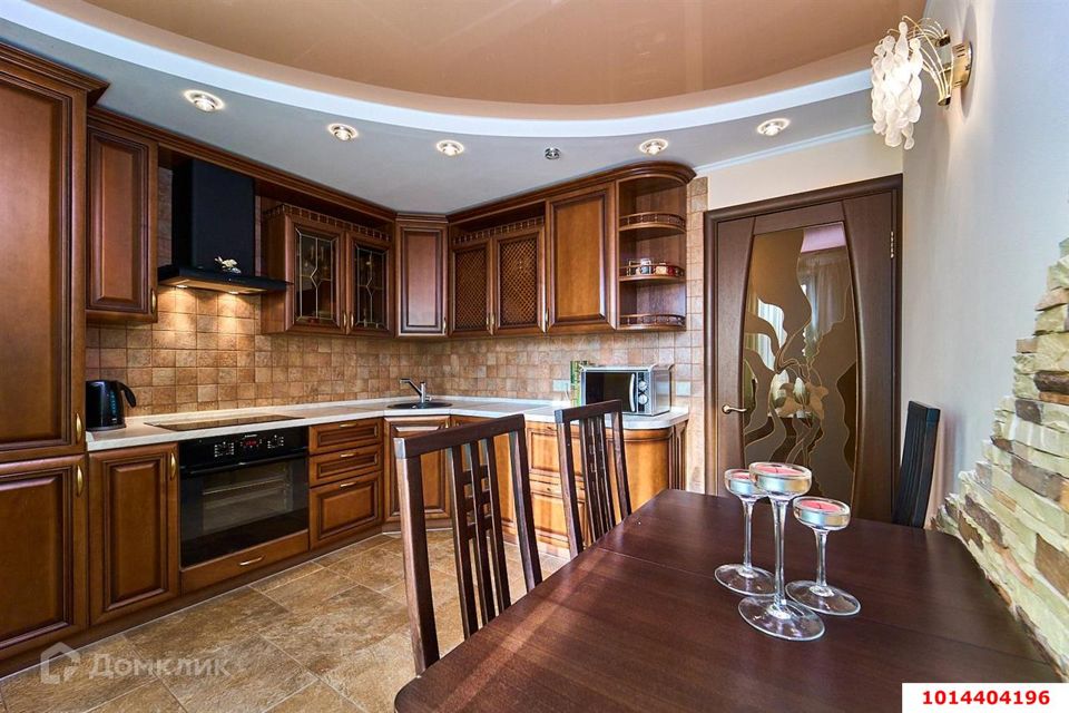 Продаётся 1-комнатная квартира, 42 м²