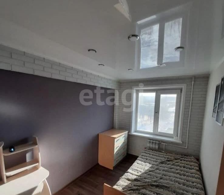 Продаётся 4-комнатная квартира, 59.4 м²