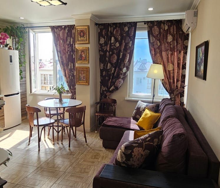 Продаётся 1-комнатная квартира, 42 м²