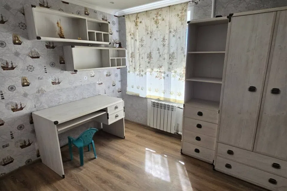 Продаётся 4-комнатная квартира, 82.7 м²