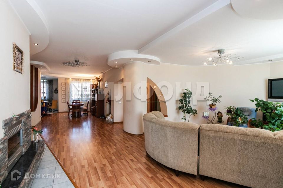 Продаётся 4-комнатная квартира, 167 м²