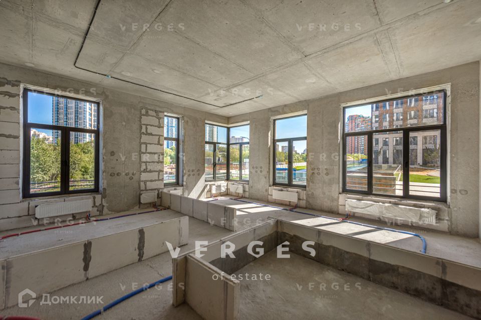 Продаётся 4-комнатная квартира, 100 м²