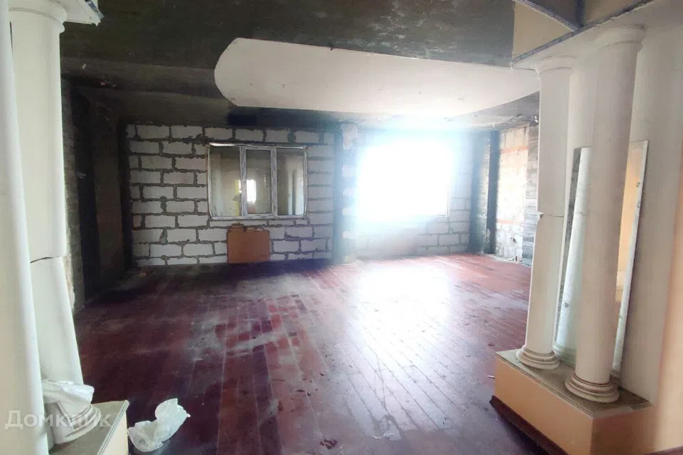 Продаётся 5-комнатная квартира, 193.8 м²