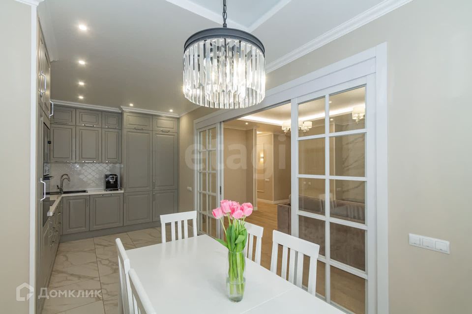 Продаётся 4-комнатная квартира, 143.8 м²