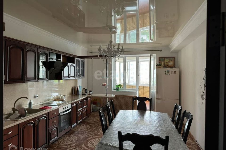 Продаётся 3-комнатная квартира, 132.3 м²