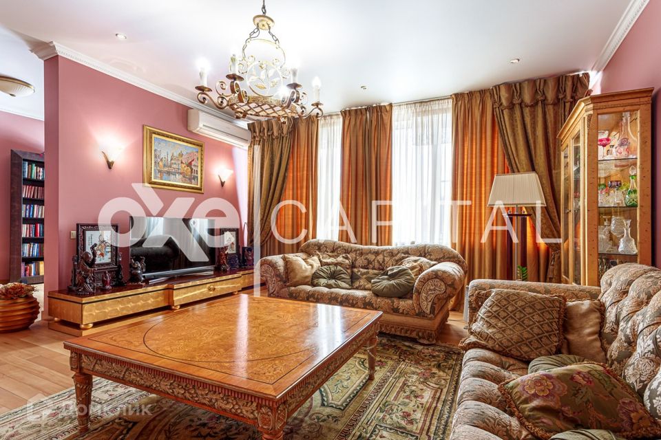 Продаётся 5-комнатная квартира, 240 м²