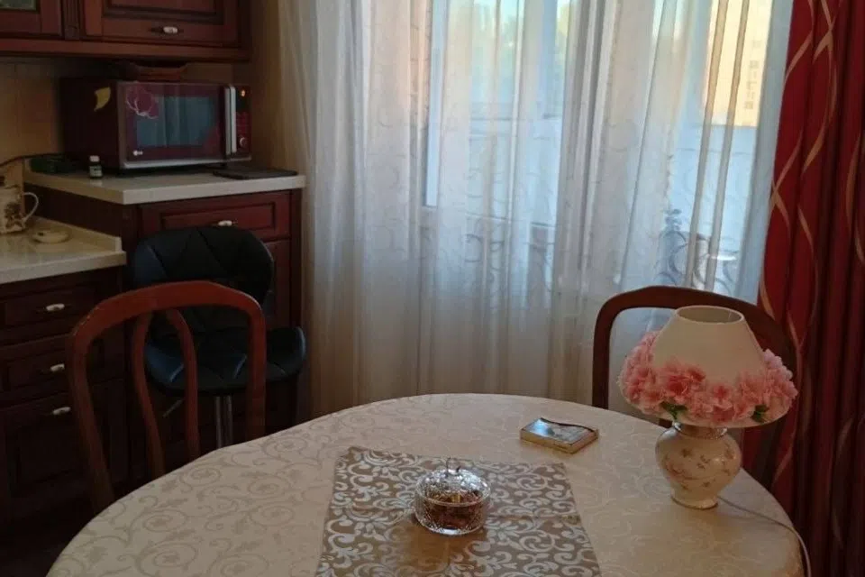 Продаётся 3-комнатная квартира, 107 м²