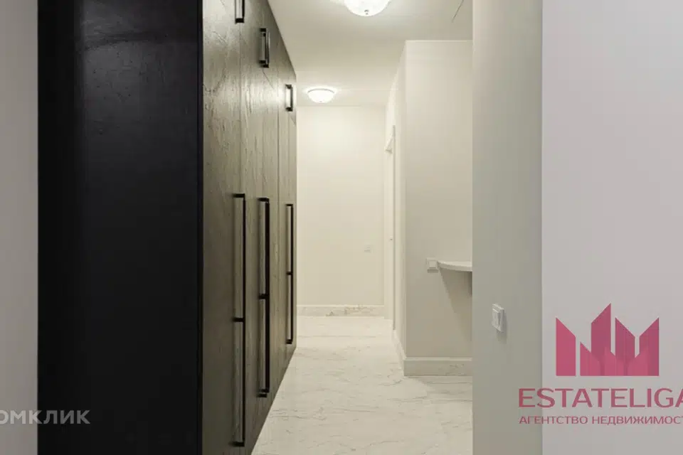 Продаётся 5-комнатная квартира, 192 м²
