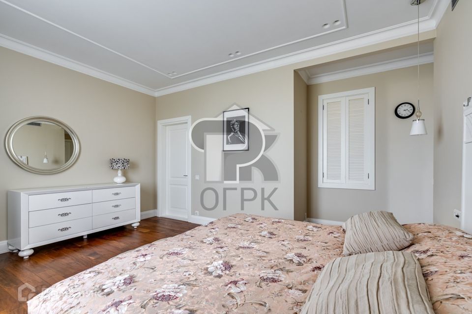 Продаётся 5-комнатная квартира, 298 м²