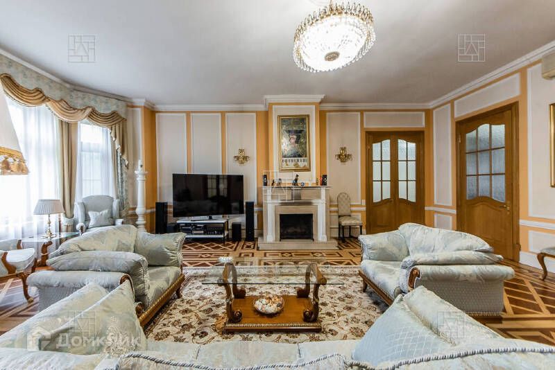 Сдаётся 4-комнатная квартира, 157 м²