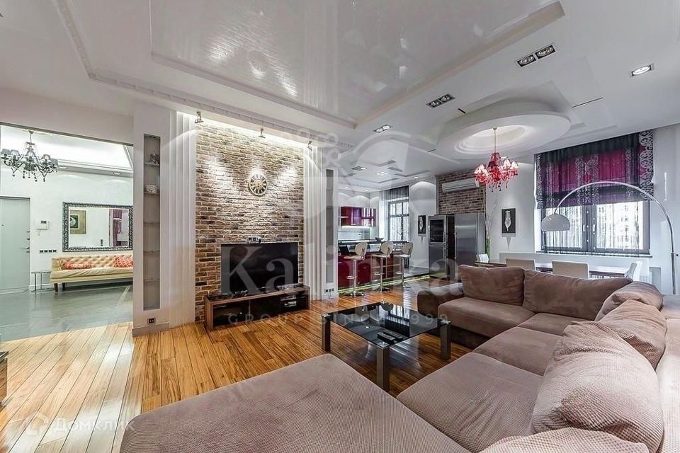 Продаётся 4-комнатная квартира, 161.4 м²