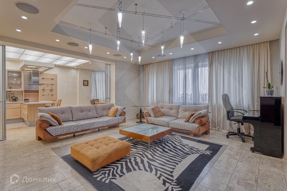Сдаётся 3-комнатная квартира, 135 м²