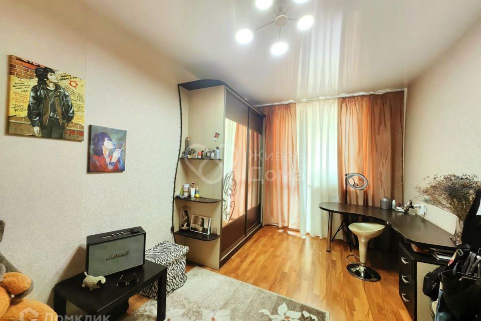 Продаётся 4-комнатная квартира, 155 м²
