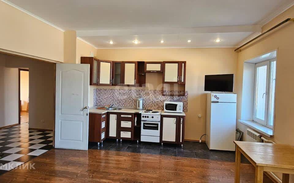 Продаётся 4-комнатная квартира, 74 м²