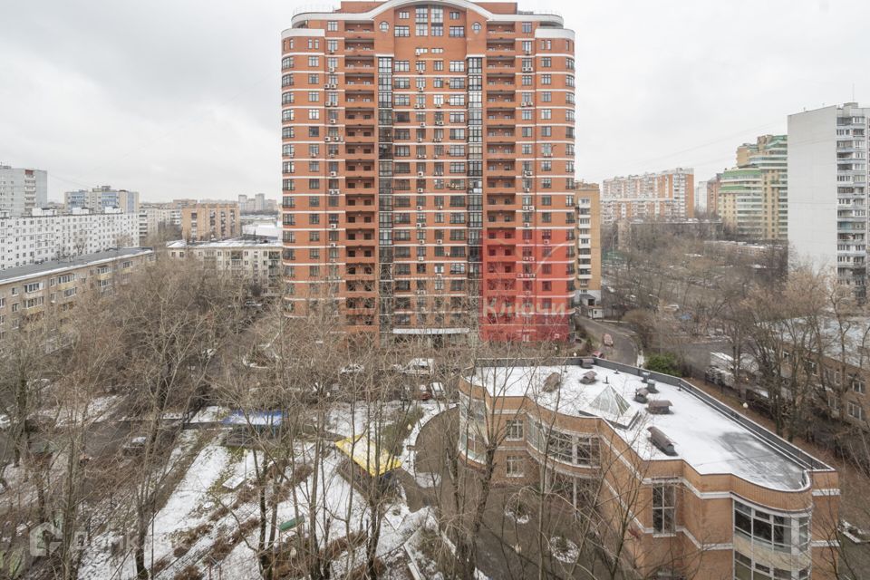 Продаётся 3-комнатная квартира, 159 м²