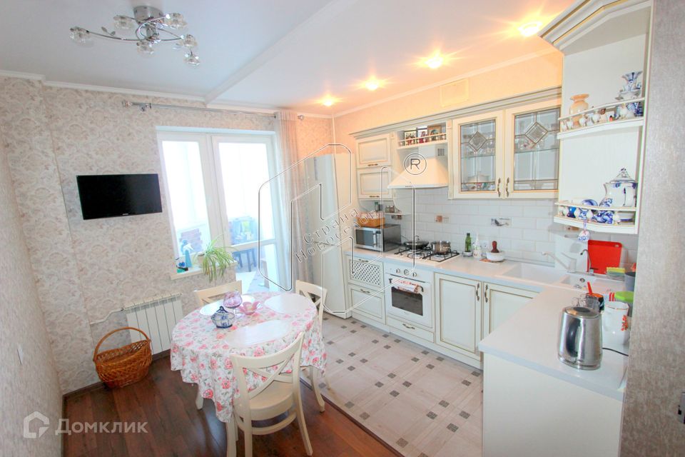 Продаётся 2-комнатная квартира, 65.2 м²