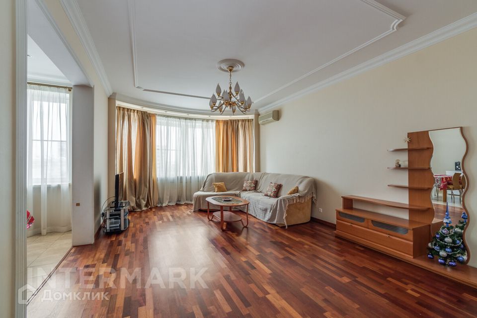 Сдаётся 3-комнатная квартира, 130 м²