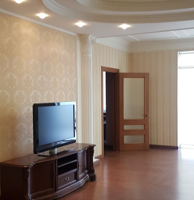 Продаётся 3-комнатная квартира, 135 м²