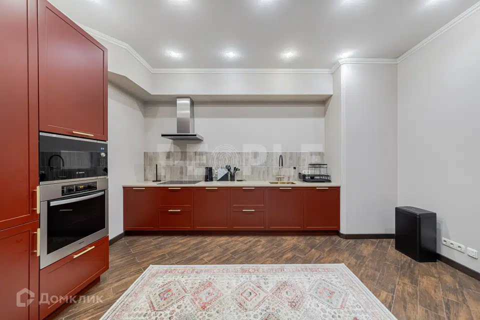 Продаётся 4-комнатная квартира, 166 м²