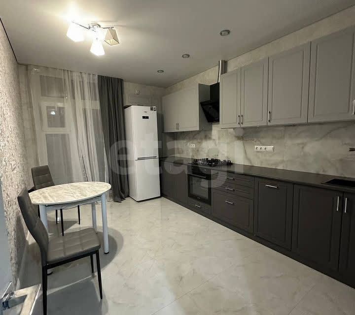 Продаётся 1-комнатная квартира, 41.8 м²