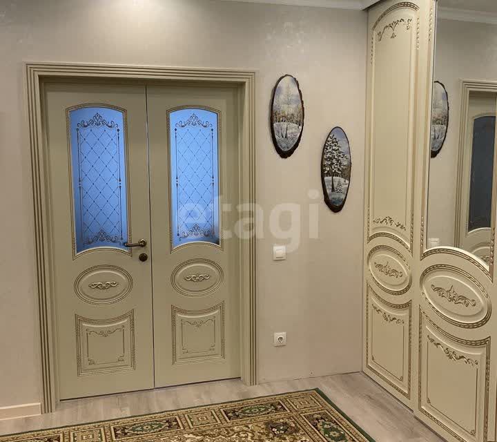 Продаётся 2-комнатная квартира, 76.4 м²