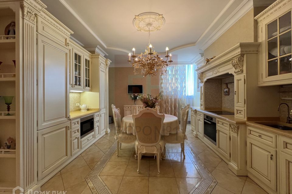 Продаётся 2-комнатная квартира, 131.1 м²