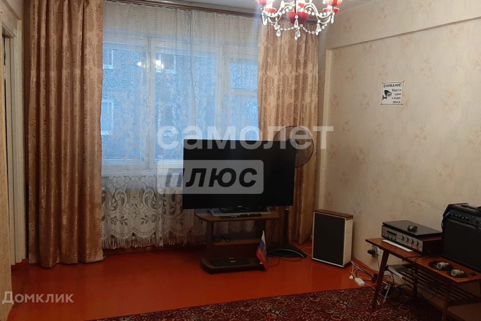 Продаётся 3-комнатная квартира, 49.6 м²