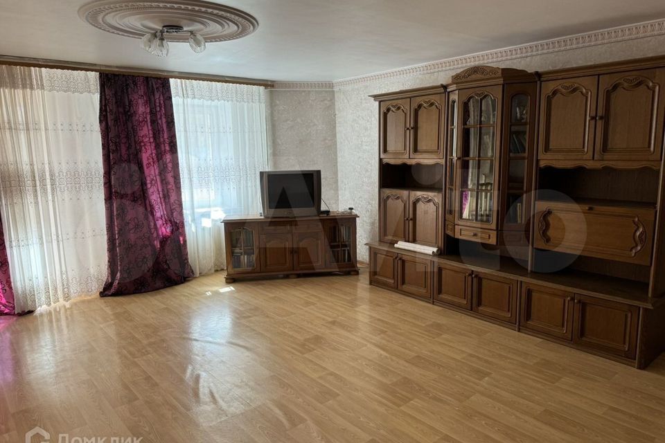 Продаётся 3-комнатная квартира, 114 м²