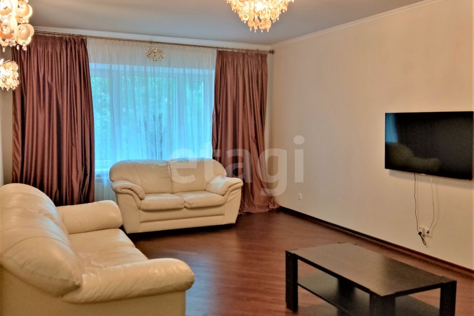Продаётся 3-комнатная квартира, 106 м²