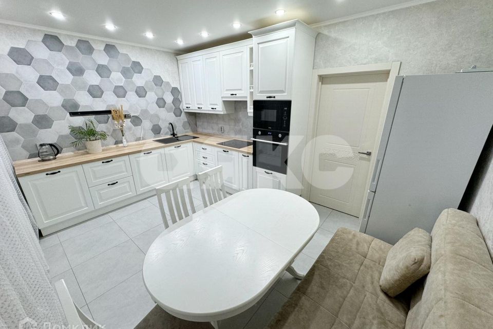 Продаётся 2-комнатная квартира, 59.8 м²