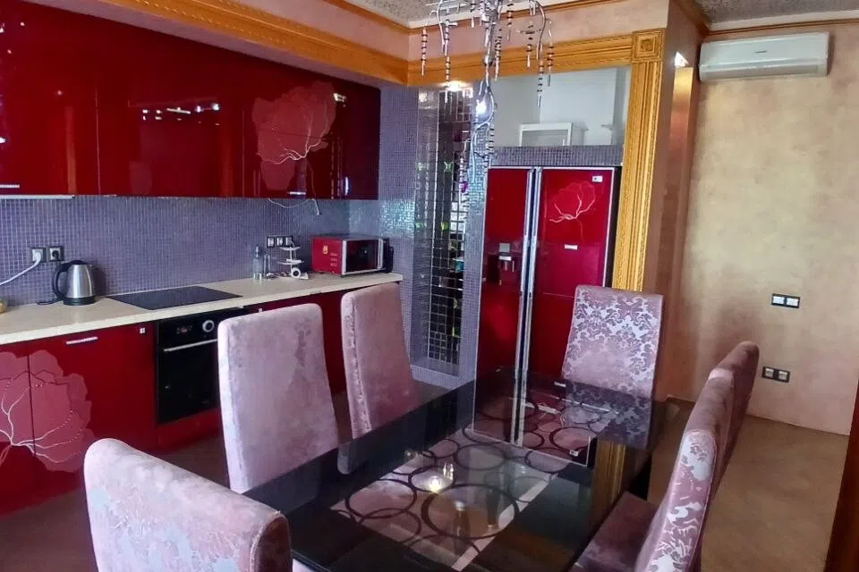 Сдаётся 2-комнатная квартира, 90 м²