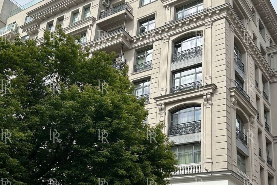 Продаётся 4-комнатная квартира, 143 м²