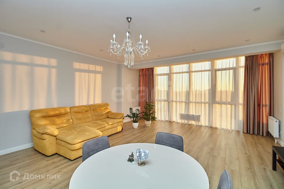 Продаётся 2-комнатная квартира, 89.5 м²