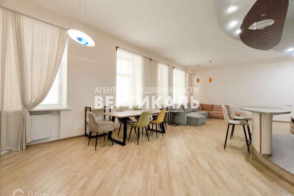 Сдаётся 4-комнатная квартира, 176 м²