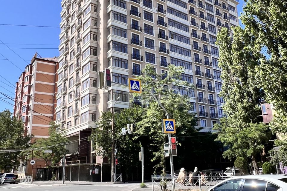 Продаётся 3-комнатная квартира, 105 м²