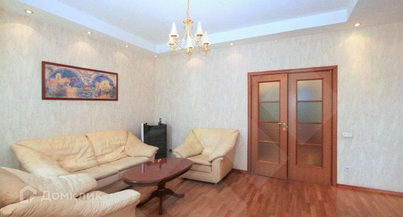 Продаётся 4-комнатная квартира, 156 м²