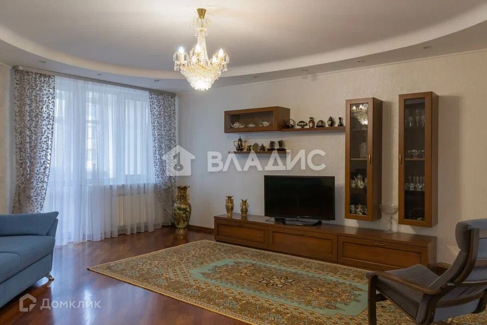 Продаётся 3-комнатная квартира, 116.7 м²
