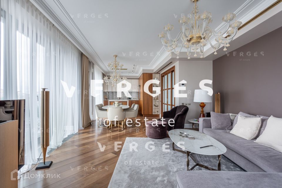 Продаётся 4-комнатная квартира, 195 м²