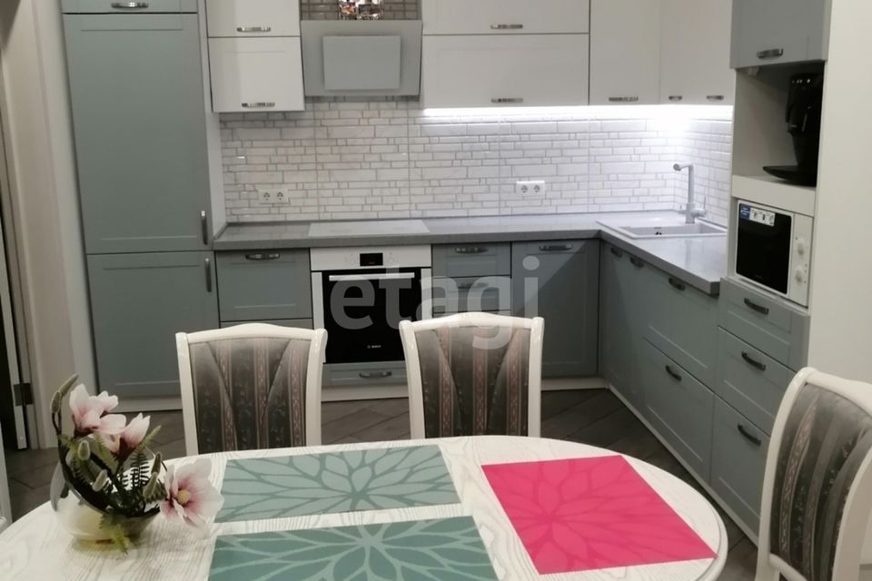 Сдаётся 2-комнатная квартира, 58 м²