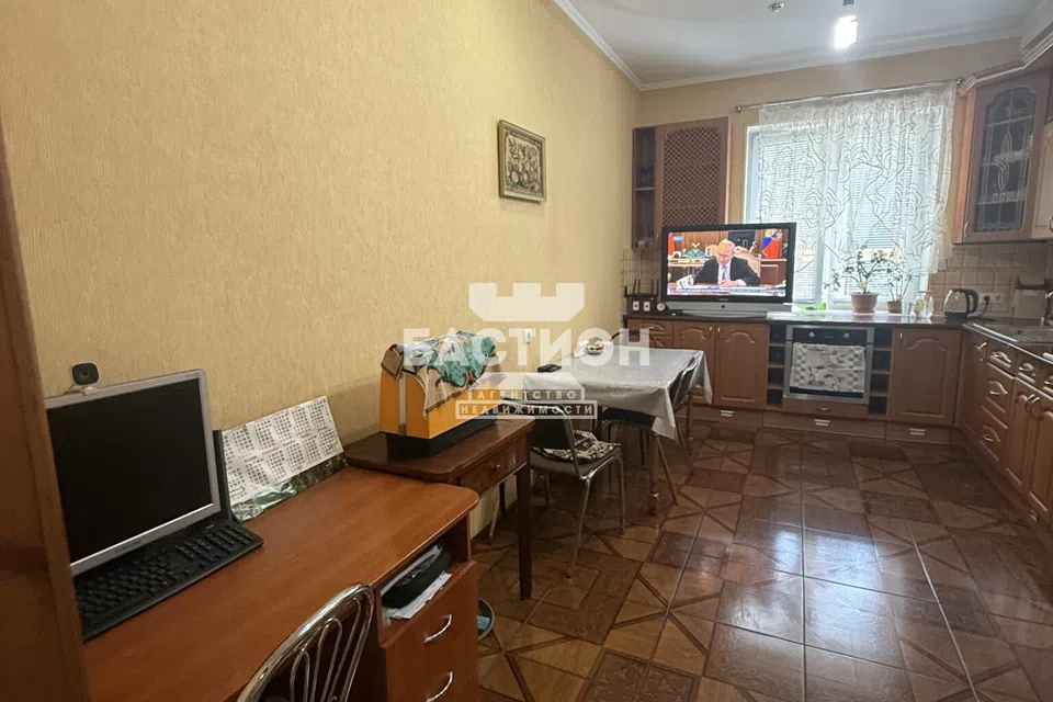 Продаётся 2-этажный дом, 400 м²