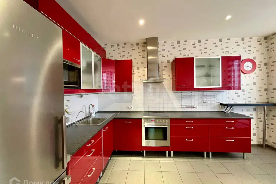 Продаётся 4-комнатная квартира, 103.8 м²