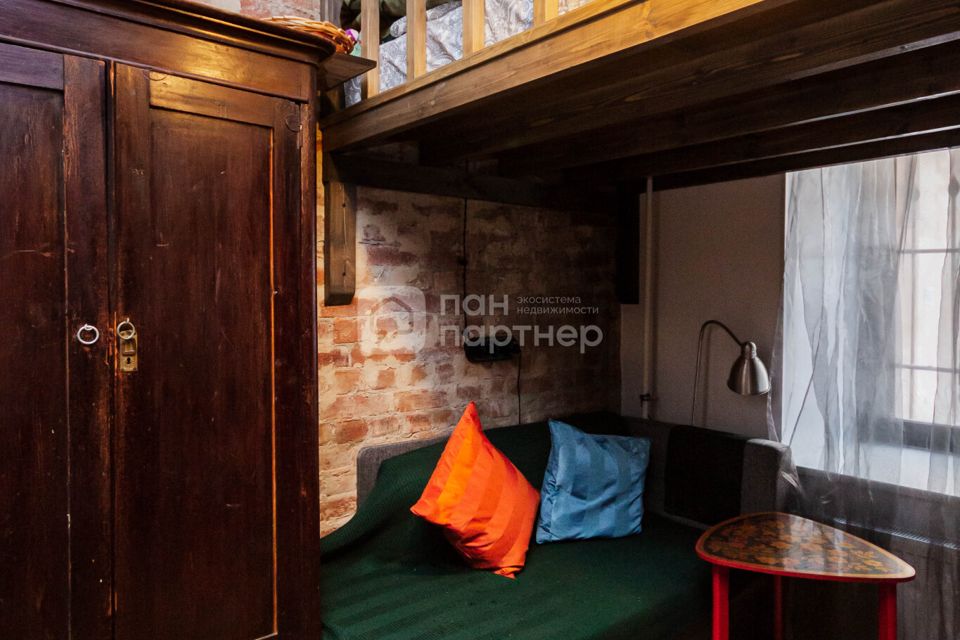 Продаётся 4 комнаты в 5-комн. квартире, 137.1 м²